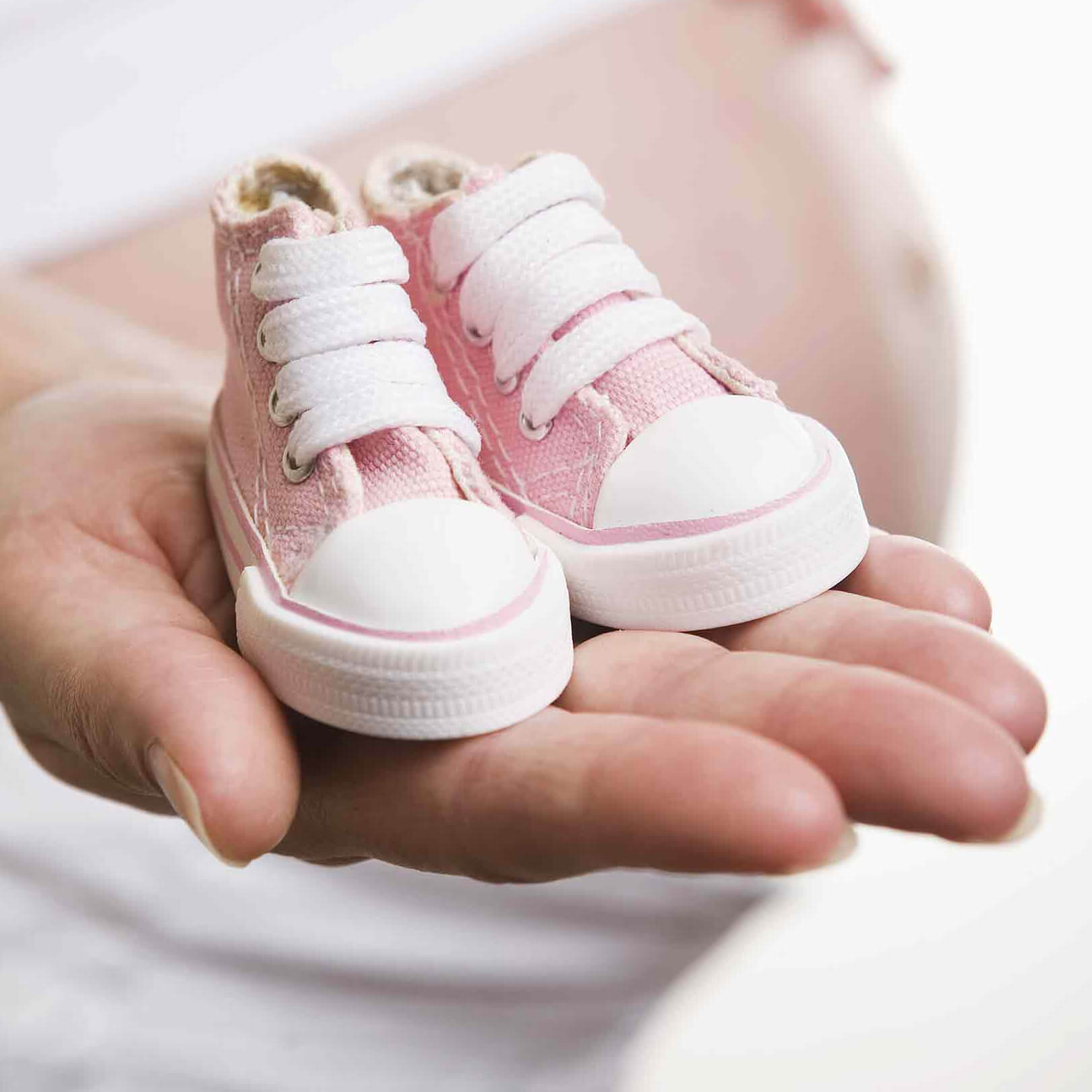 Embarazo con zapatos de bebé