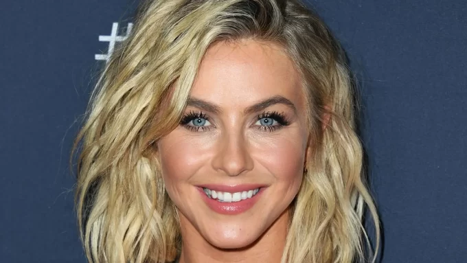 8-celebrities-with-endometriosis-julianne-hough