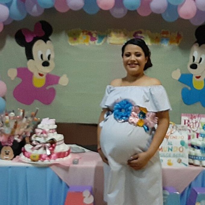 fecundacion-in-vitro-testimonio-mama-embarazada-en-baby-shower