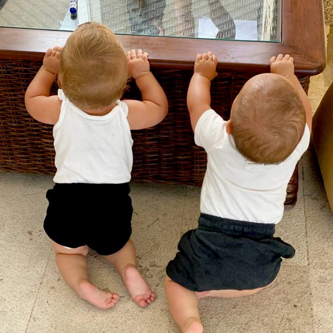 bebes-in-vitro-ingenes-testimonios-bebes-hermanos-de-espalda