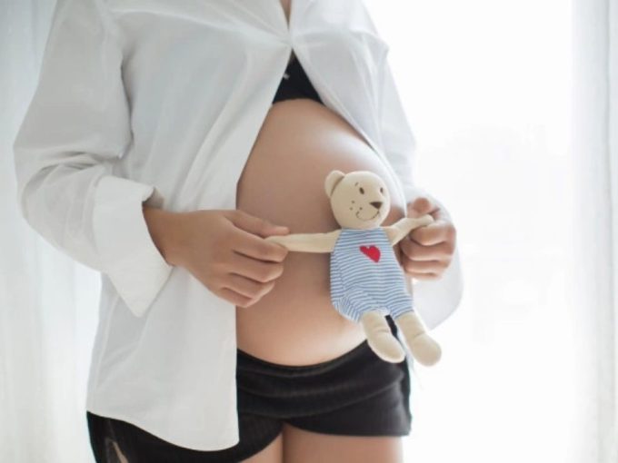 tips-for-improving-fertility-pregnant-women-with-cuddly-bear