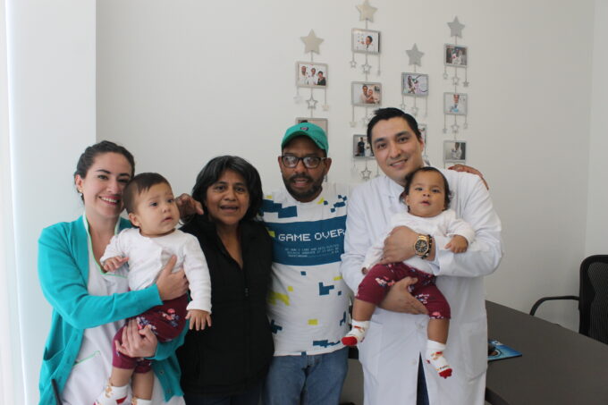 ingenes-cancun-dr-israel-with-a-couple-of-babies-that-he-helped-to-birth-by-ivf